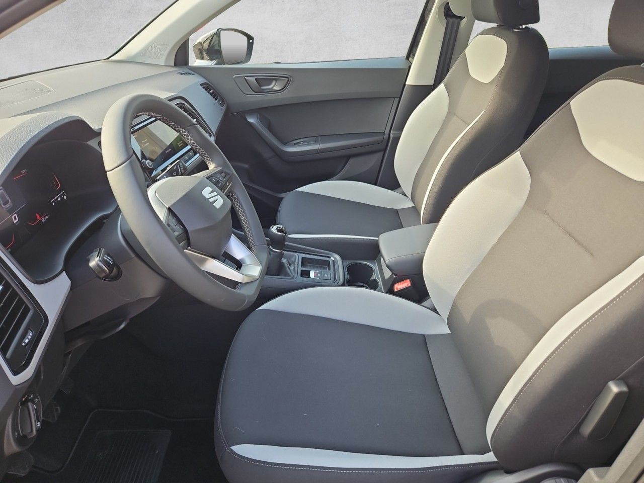 Fahrzeugabbildung SEAT Ateca Reference Edition - 5 Jahre Garantie uvm.
