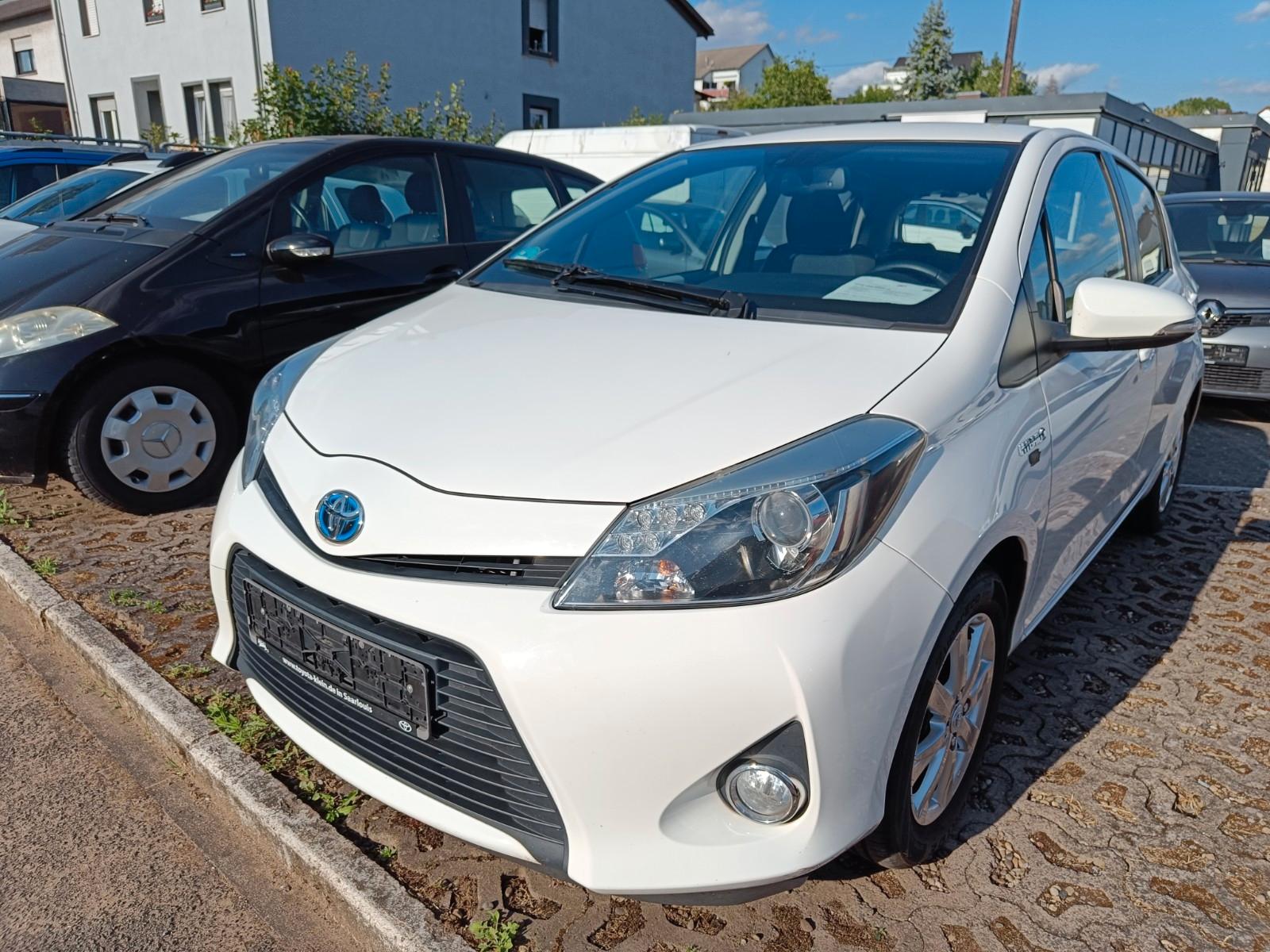 Toyota Yaris Hybrid Life
