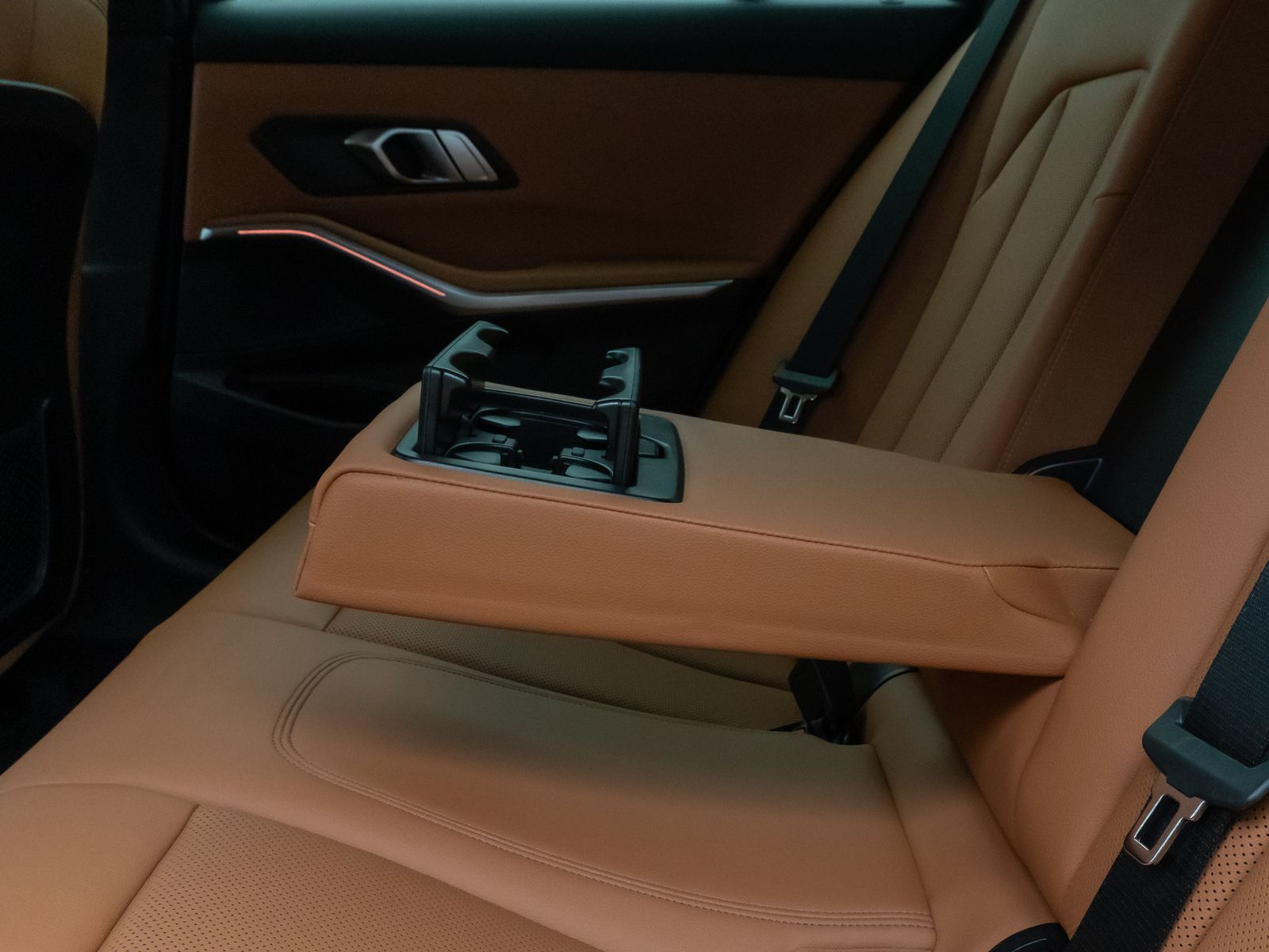 Fahrzeugabbildung BMW 330e Luxury Line 360°Laser HUD DAB HiFi Sport