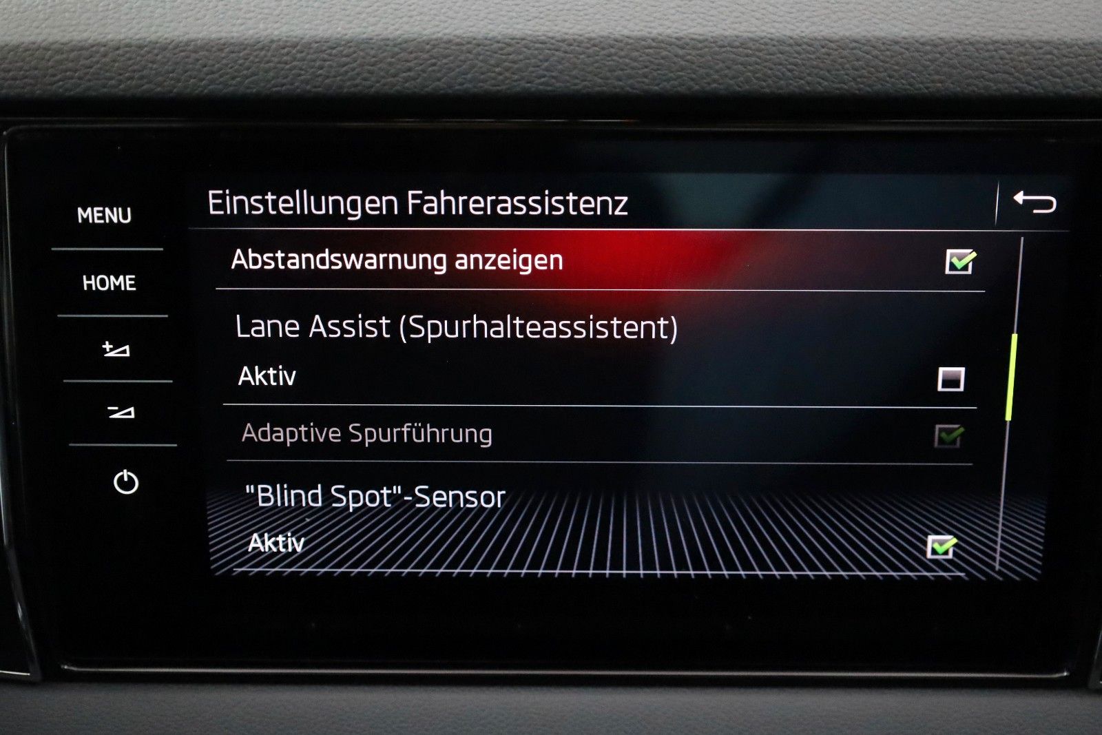 Fahrzeugabbildung SKODA Karoq Sportline 4x4 Navi,LED,Panorama,Apple CarP