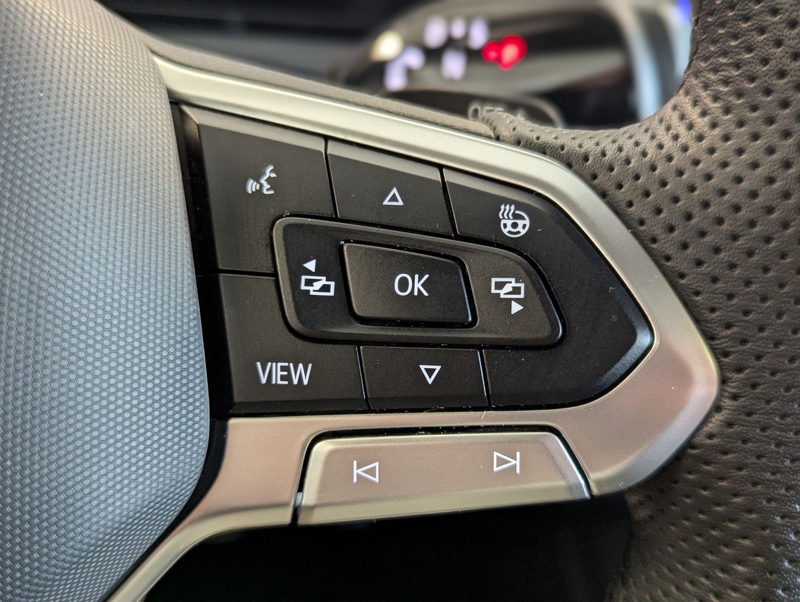 VW Tiguan 2.0TDI R-Line 4M Pano H/K AHK Matrix 20" - Image 24