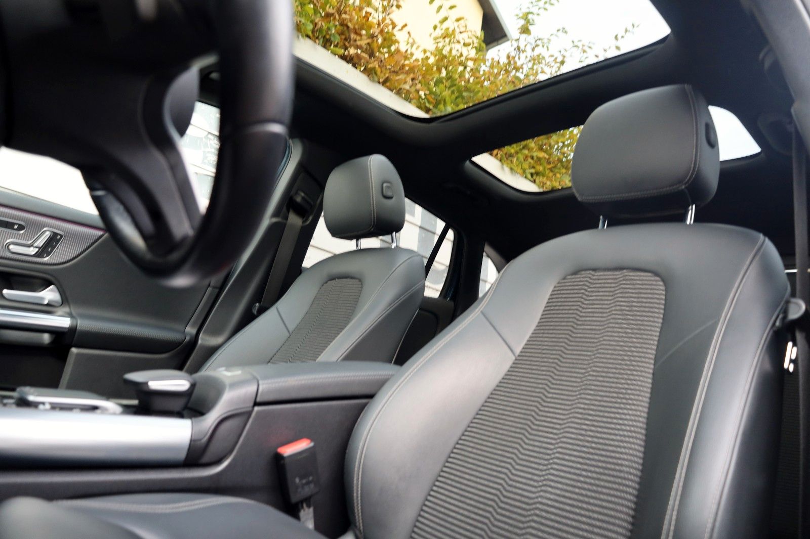 Fahrzeugabbildung Mercedes-Benz GLA 200d Style, 4Matic,NAVI,LED,T.Leder,Pano