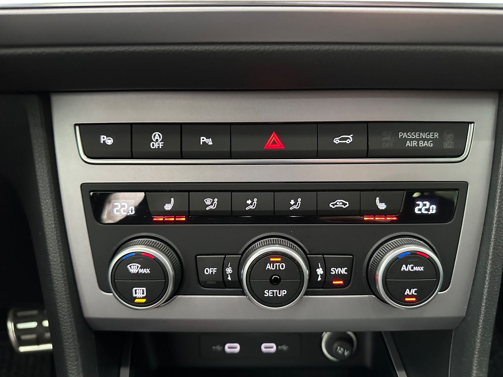 Fahrzeugabbildung SEAT Ateca 2.0 TDI FR DSG AHK/Navi/Dinamica/Beats