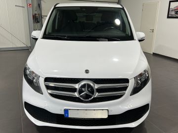 Mercedes V 220 - 4