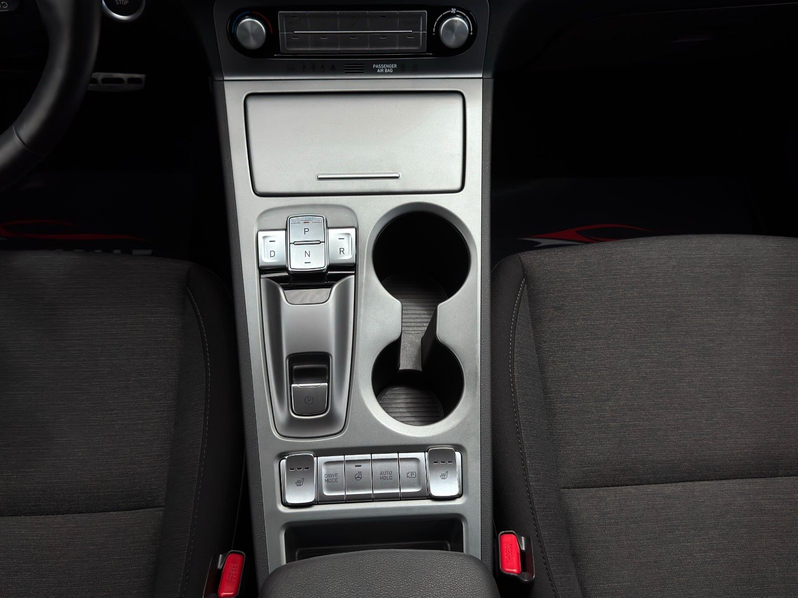 Fahrzeugabbildung Hyundai KONA E Edition 30+ PDC SHZ LHZ KRELL Temp CarPl.