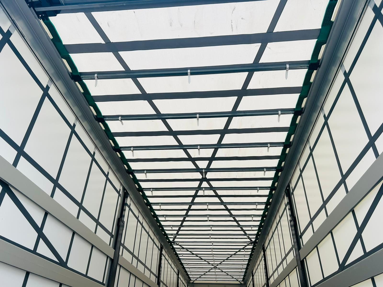 Fahrzeugabbildung Kässbohrer K.SCS M Mega Schiebeplanen Auflieger