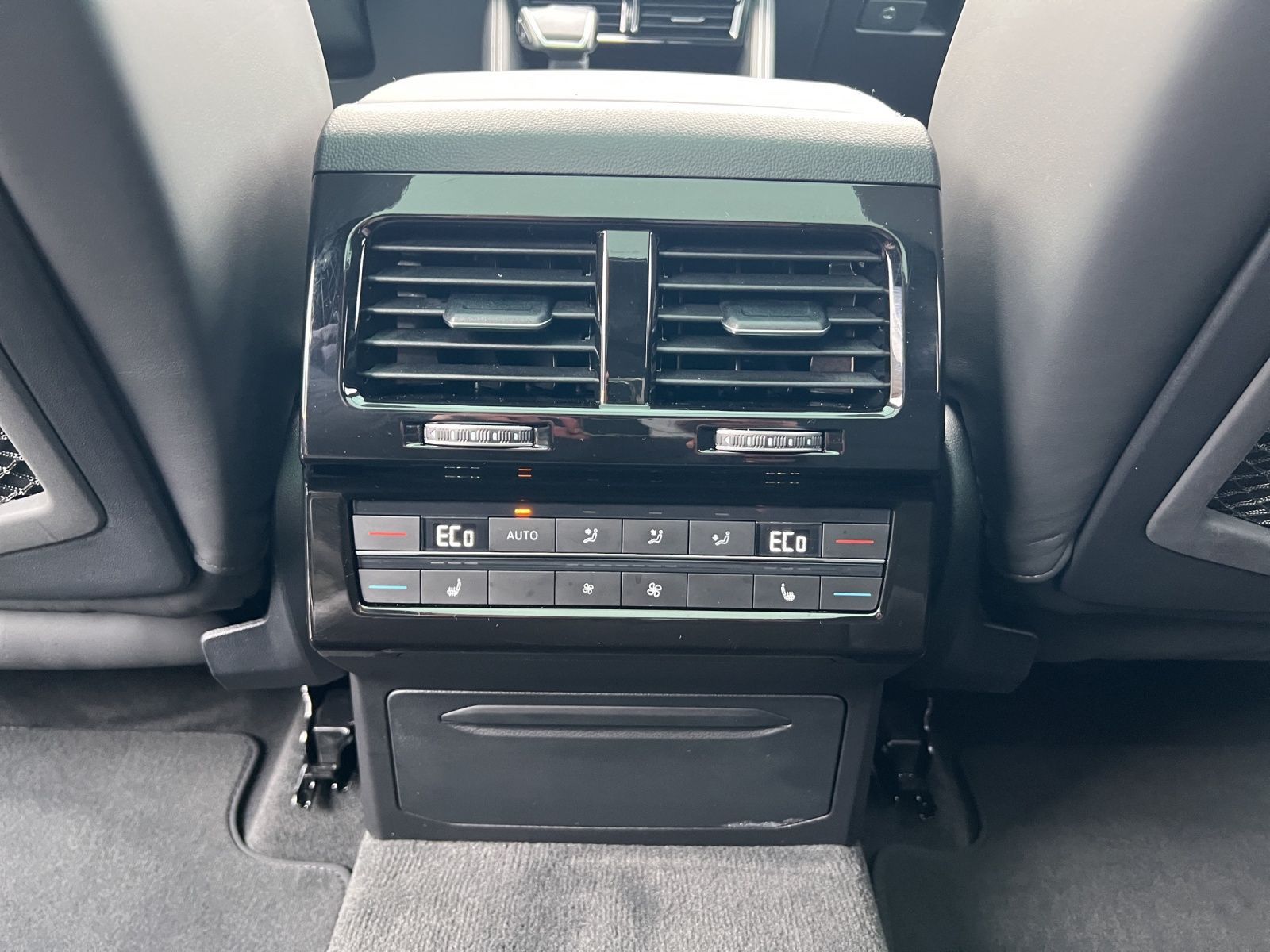 Touareg R-Line 3.0 V6 TDI 4M Leder*AHK*Luft*Blac