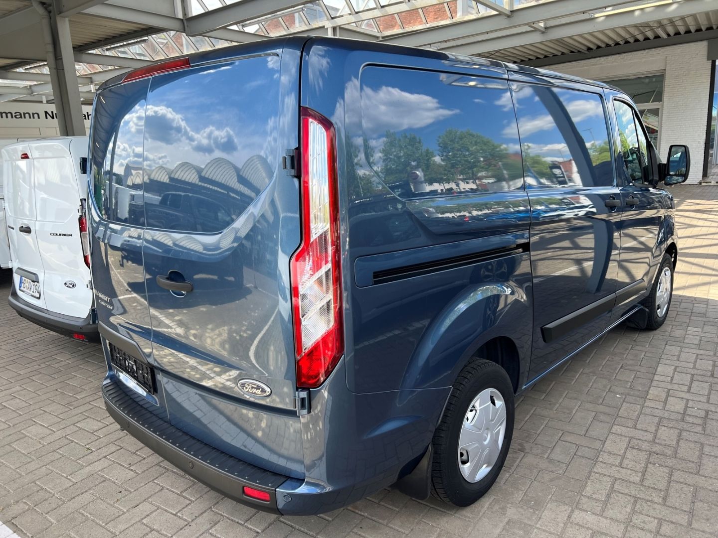 Fahrzeugabbildung Ford Transit Custom Kasten 300 L1 Trend Service-Line