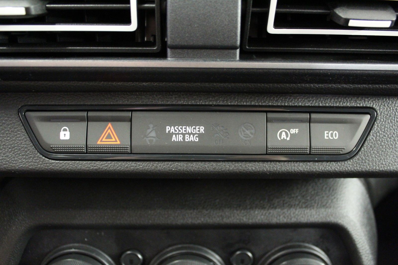 Fahrzeugabbildung Dacia Logan III Tce 90 Expression*Media Nav*PDC*