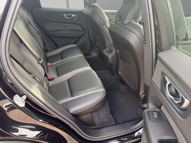 Volvo XC60 Plus Black Edition AWD