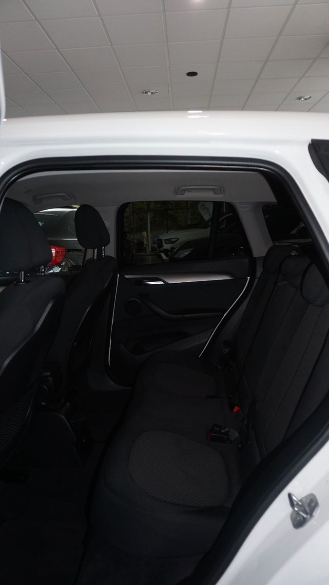 Fahrzeugabbildung BMW X1 sDrive 18 i *NAVIGATION*Elektr.Heckklappe*