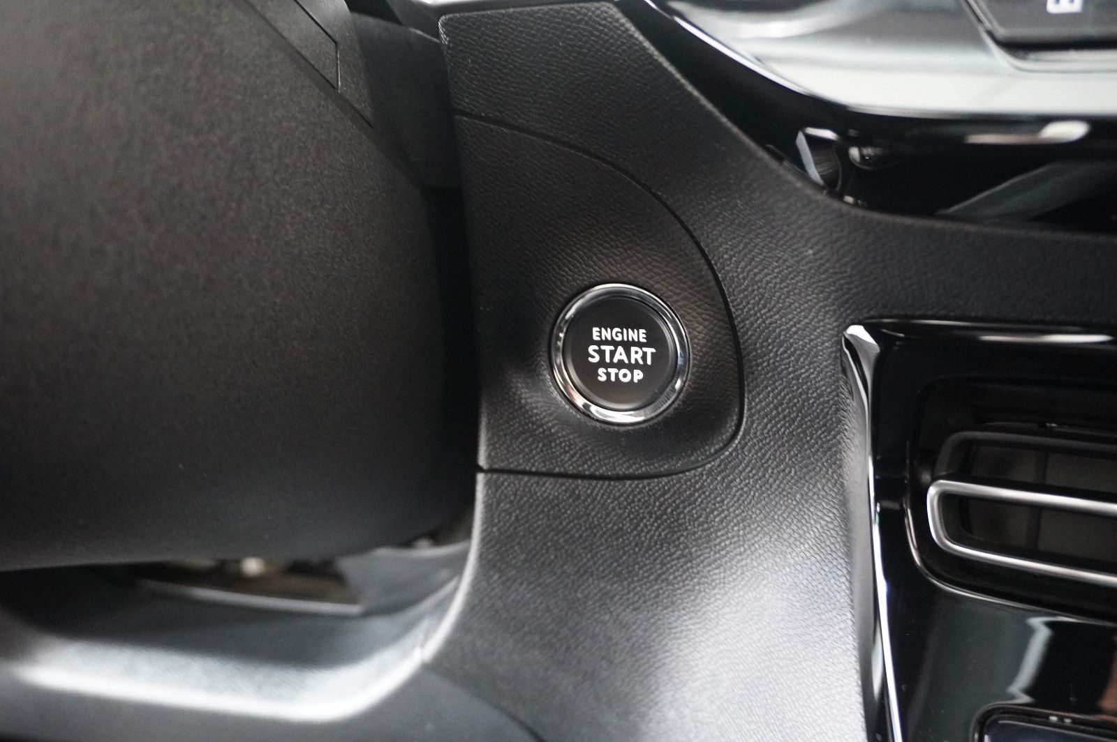 Fahrzeugabbildung Opel Mokka-e ELEGANCE 3-PHASIG NAVI/LED/KAMERA/DAB+