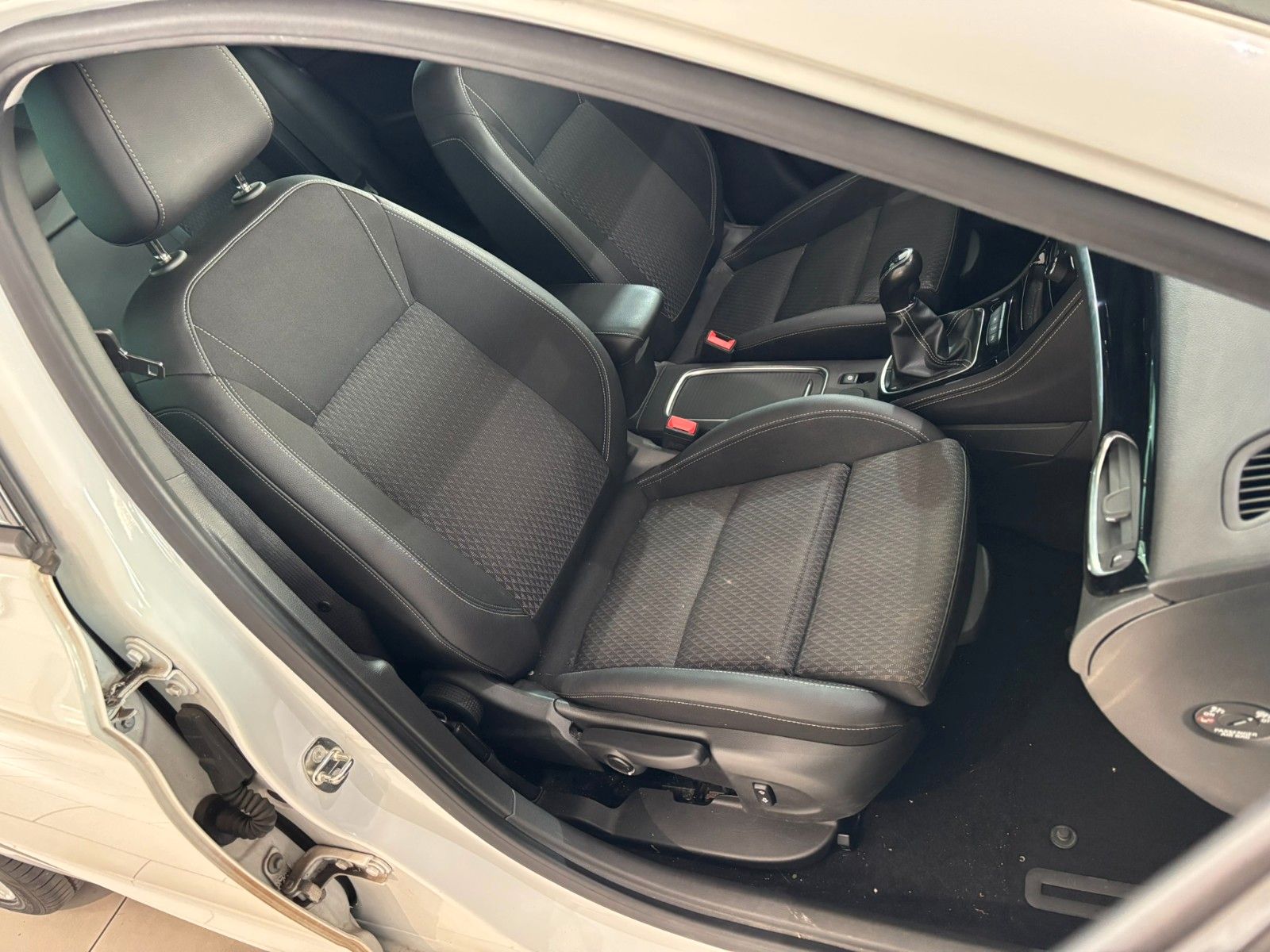 Fahrzeugabbildung Opel Astra ST 1.4T INNOVATION NAVI/KAMERA/SHZ/MATRIX