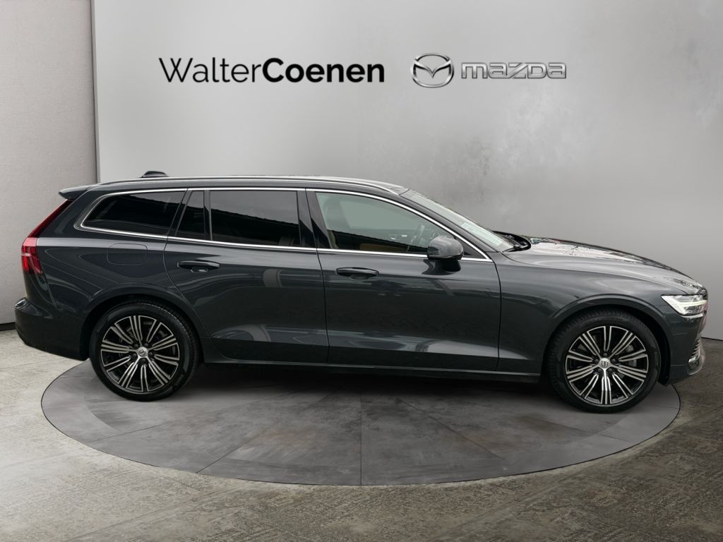 VOLVO V60 T8 AWD Twin Engine Inscription AHK semi elek VOLVO V60 T8 AWD Twin Engine Inscription AHK semi elek
