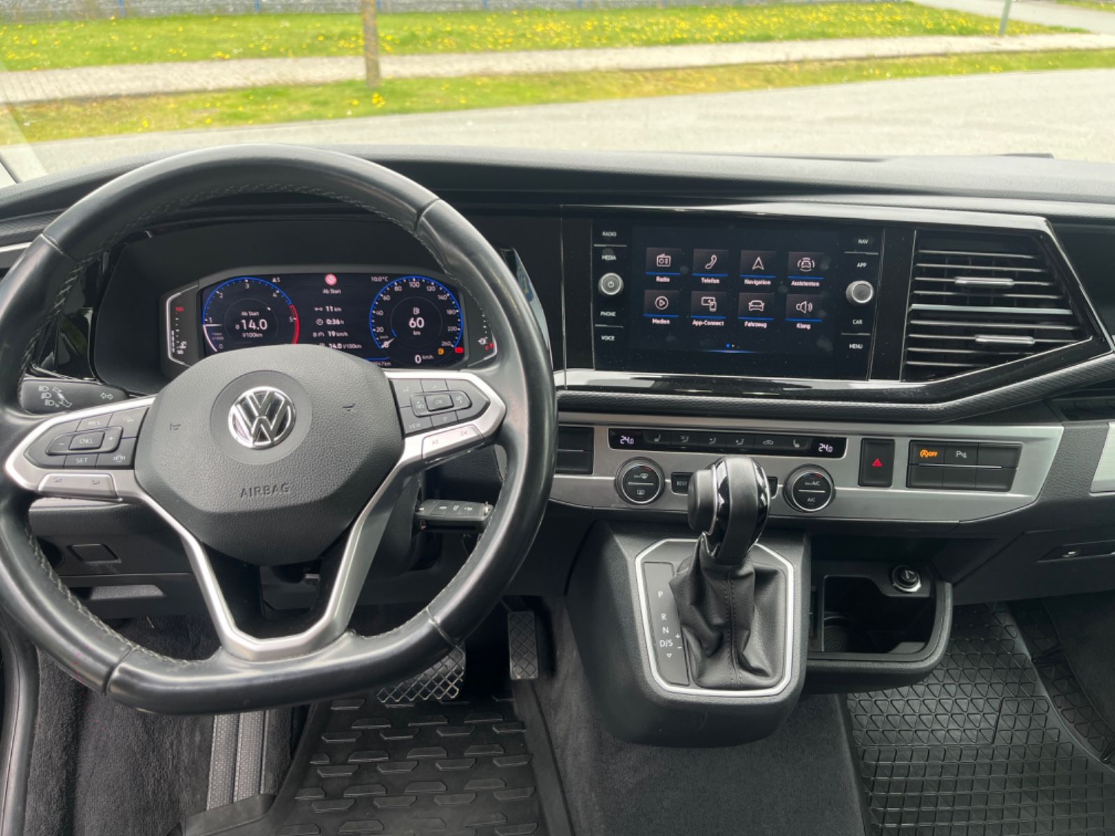 Fahrzeugabbildung Volkswagen T6.1 Multivan 2.0 TDI DSG 4Motion LED