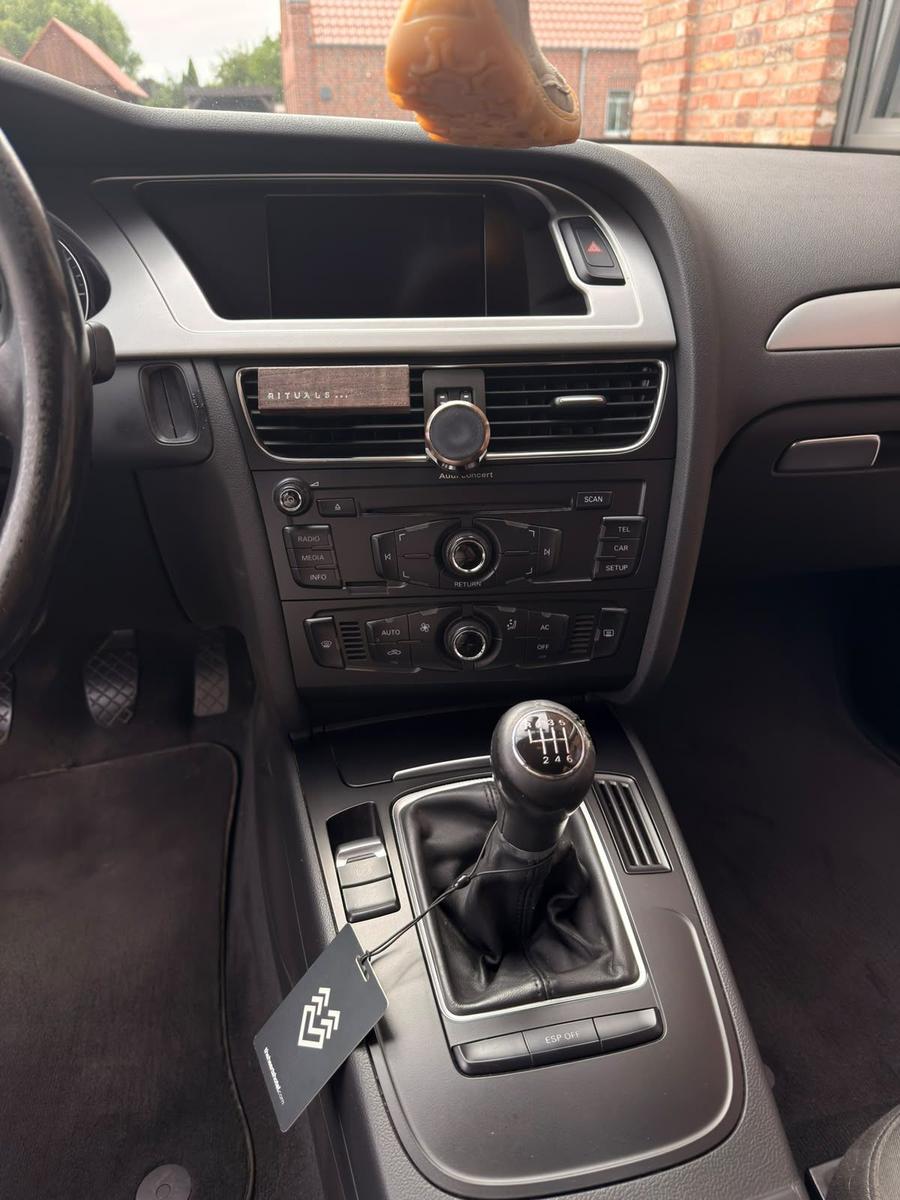 Audi A4 2010 — photo 10