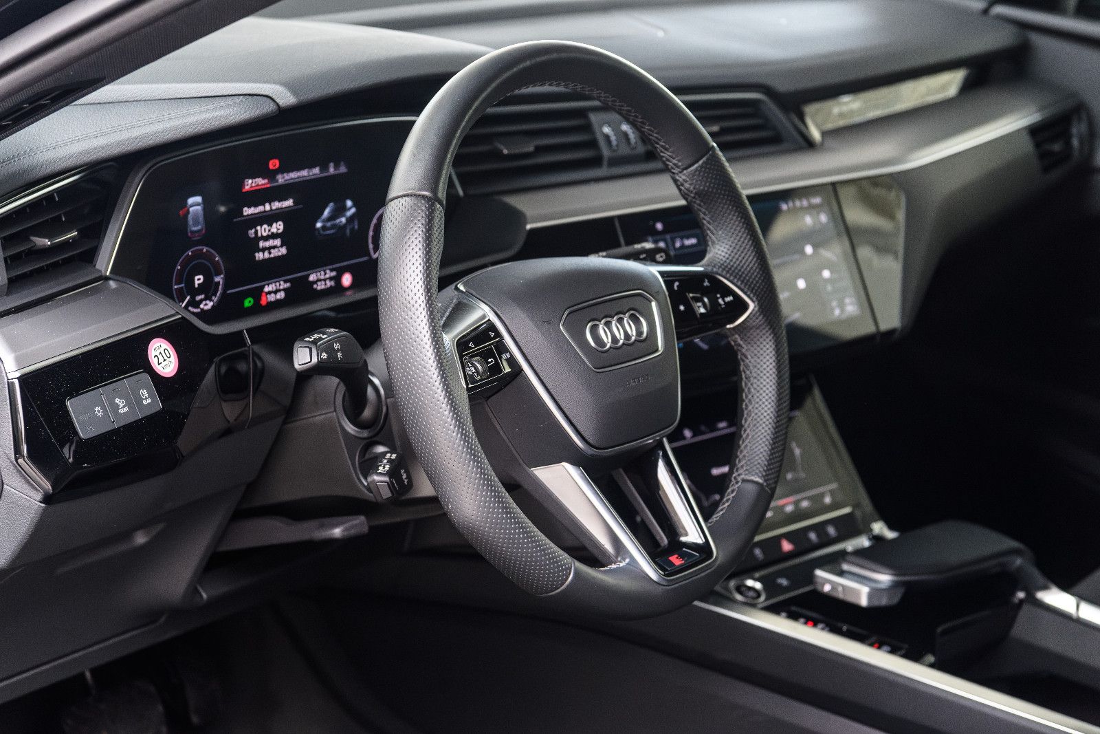 Fahrzeugabbildung Audi e-tron 50 quattro S line NAVI/SZH/LED/RFK