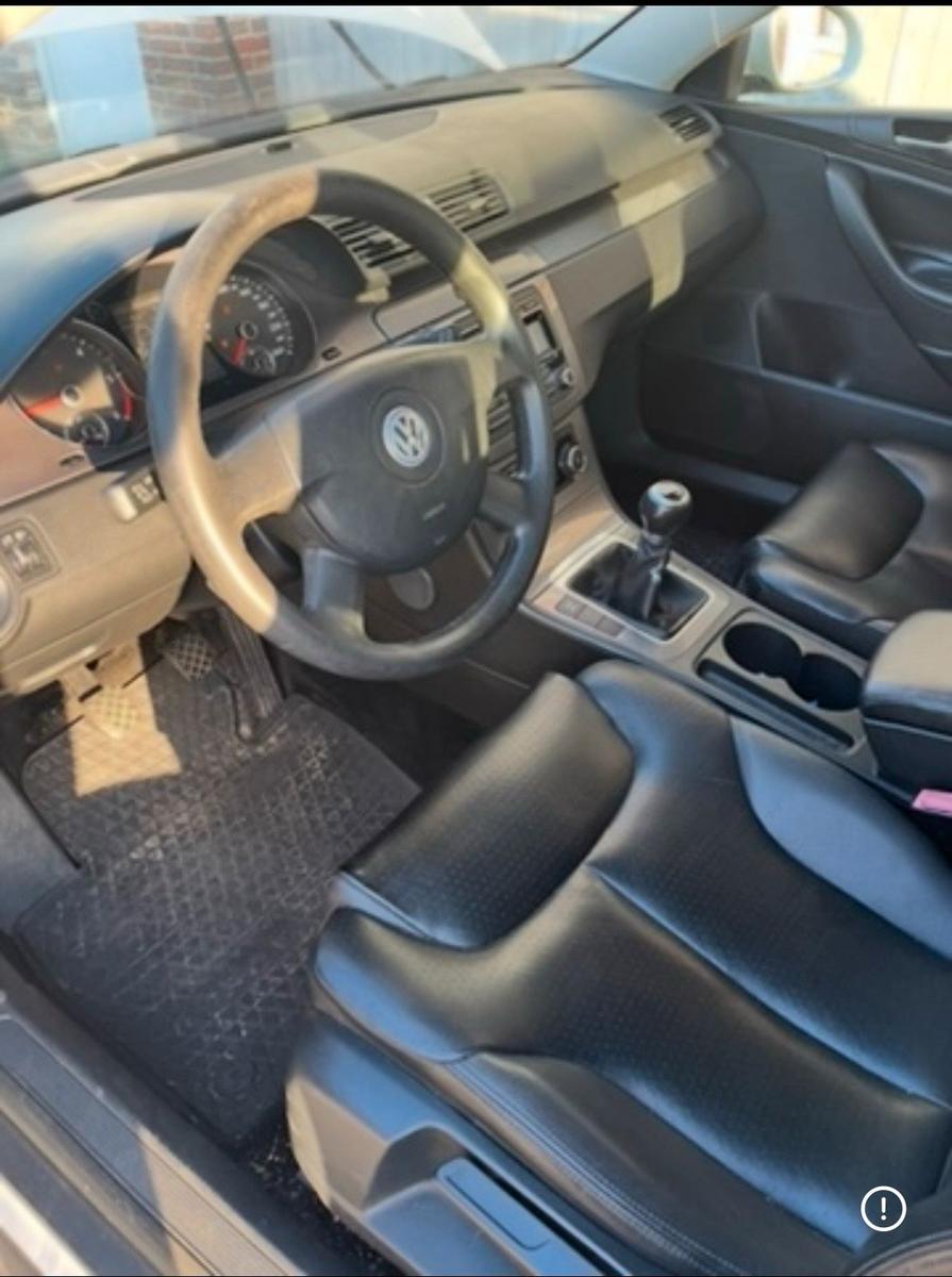 Volkswagen Passat 2010 — вигляд ззаду