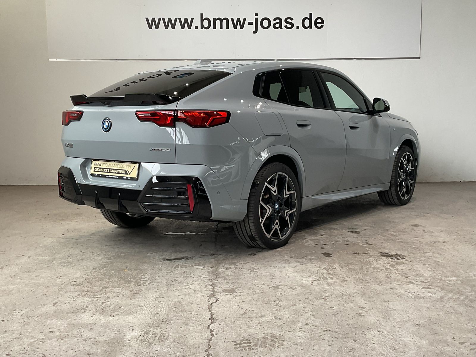 Fahrzeugabbildung BMW iX2 20" M LMR | M Sportpaket pro | Aktivsitz für