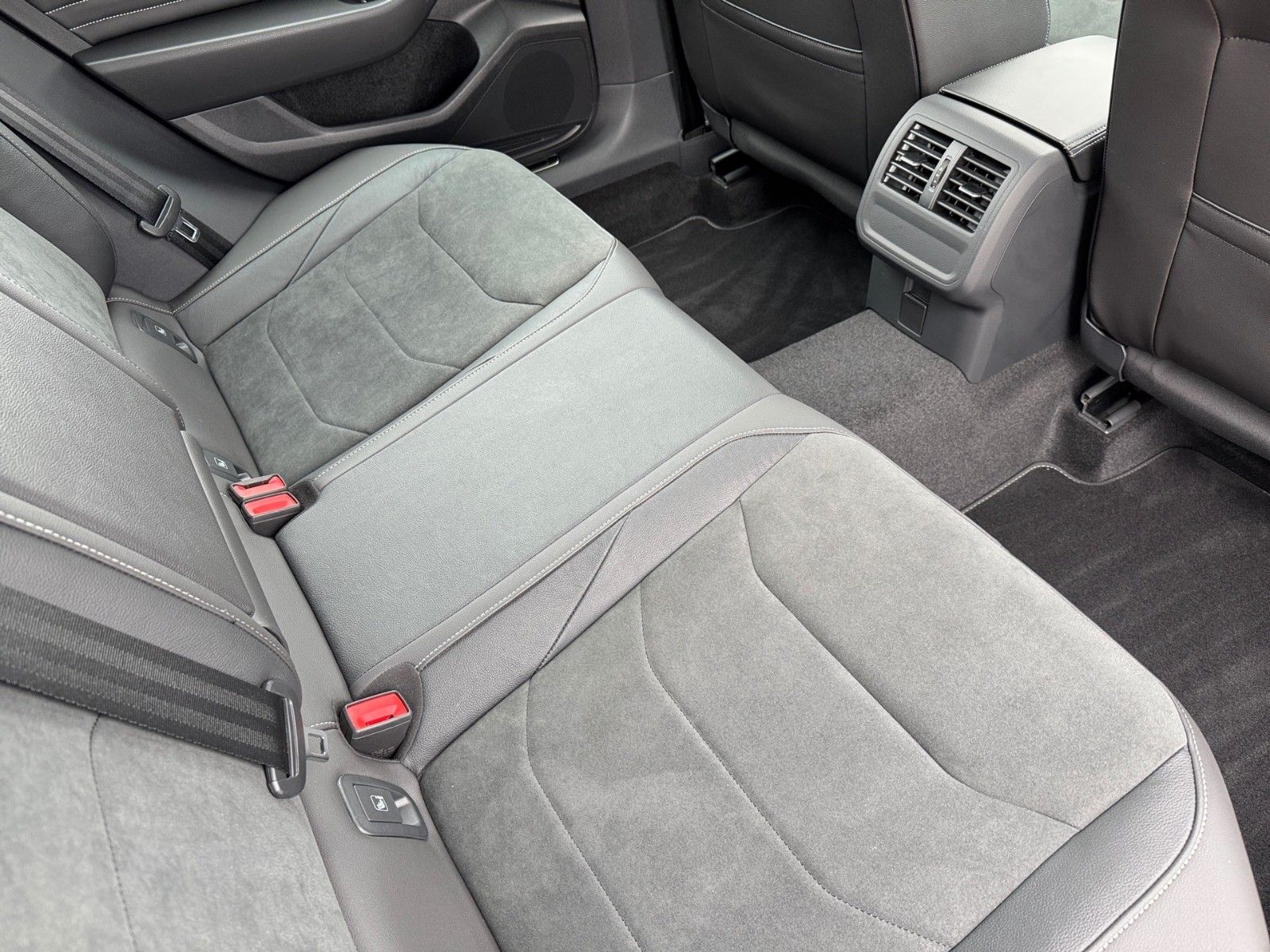 Fahrzeugabbildung Volkswagen Arteon Shooting Brake R-Line 2.0 TSI