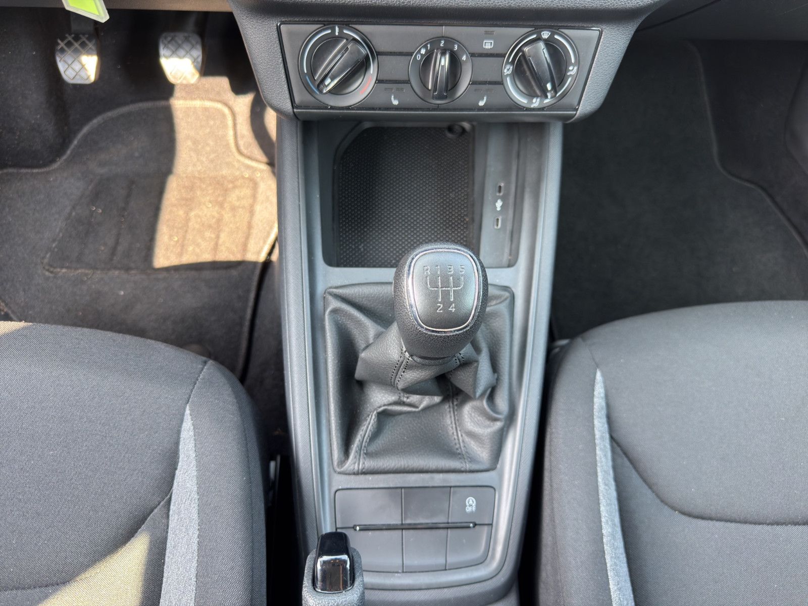 Fahrzeugabbildung SKODA Kamiq Active /Carplay/Pdc/Sitzheitzung/