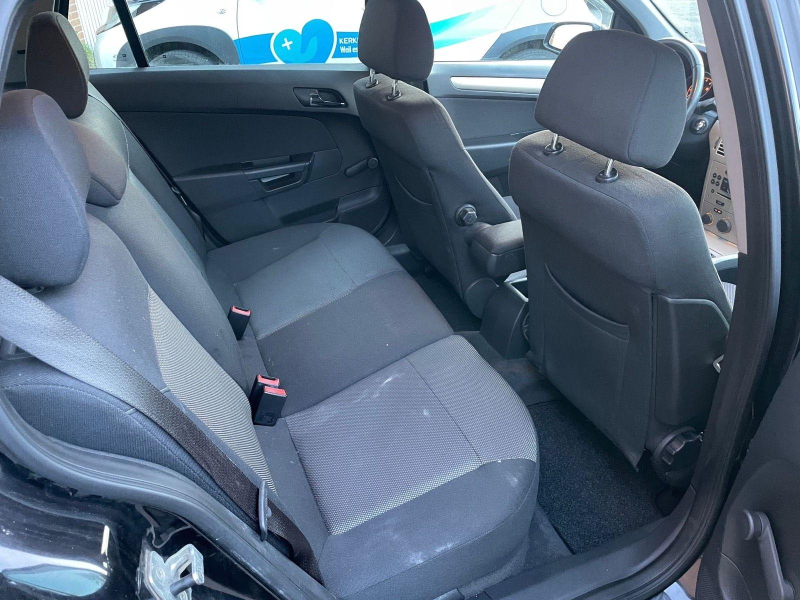Opel Astra 2009 — photo 8