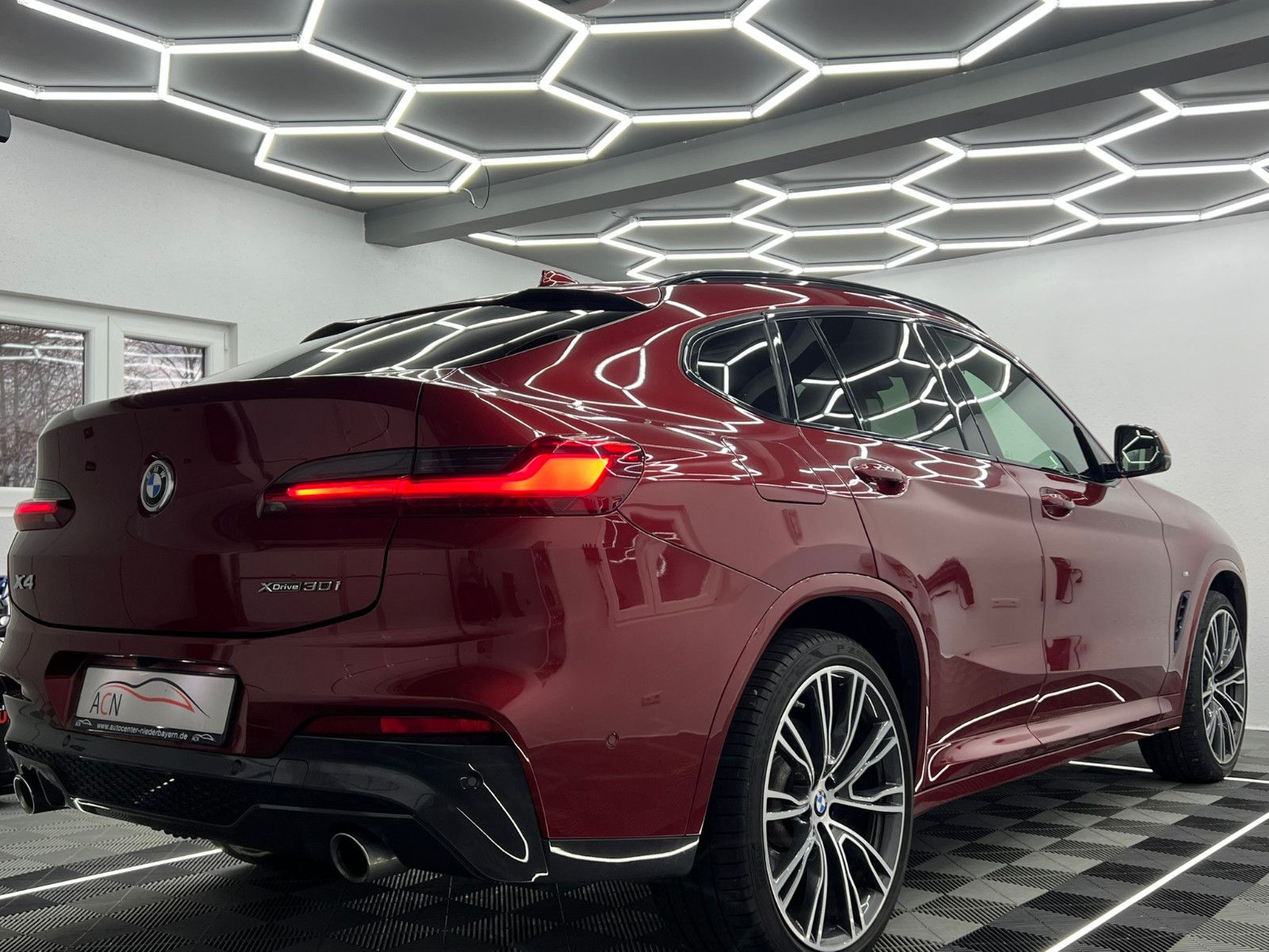Fahrzeugabbildung BMW X4 xDrive 30 i M SPORT/AHK/ACC/LED/H&K/PANO/STHZ