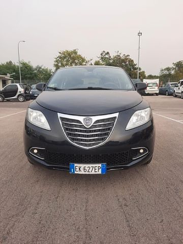 Lancia Ypsilon 1.2 69 CV 5 porte S&S Platinum