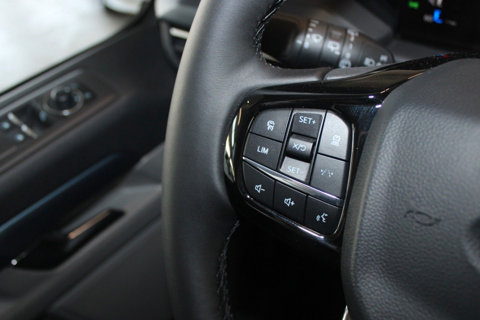 Fahrzeugabbildung Ford NUGGET L1 Active ALLRAD + Aufstelldach SOFORT
