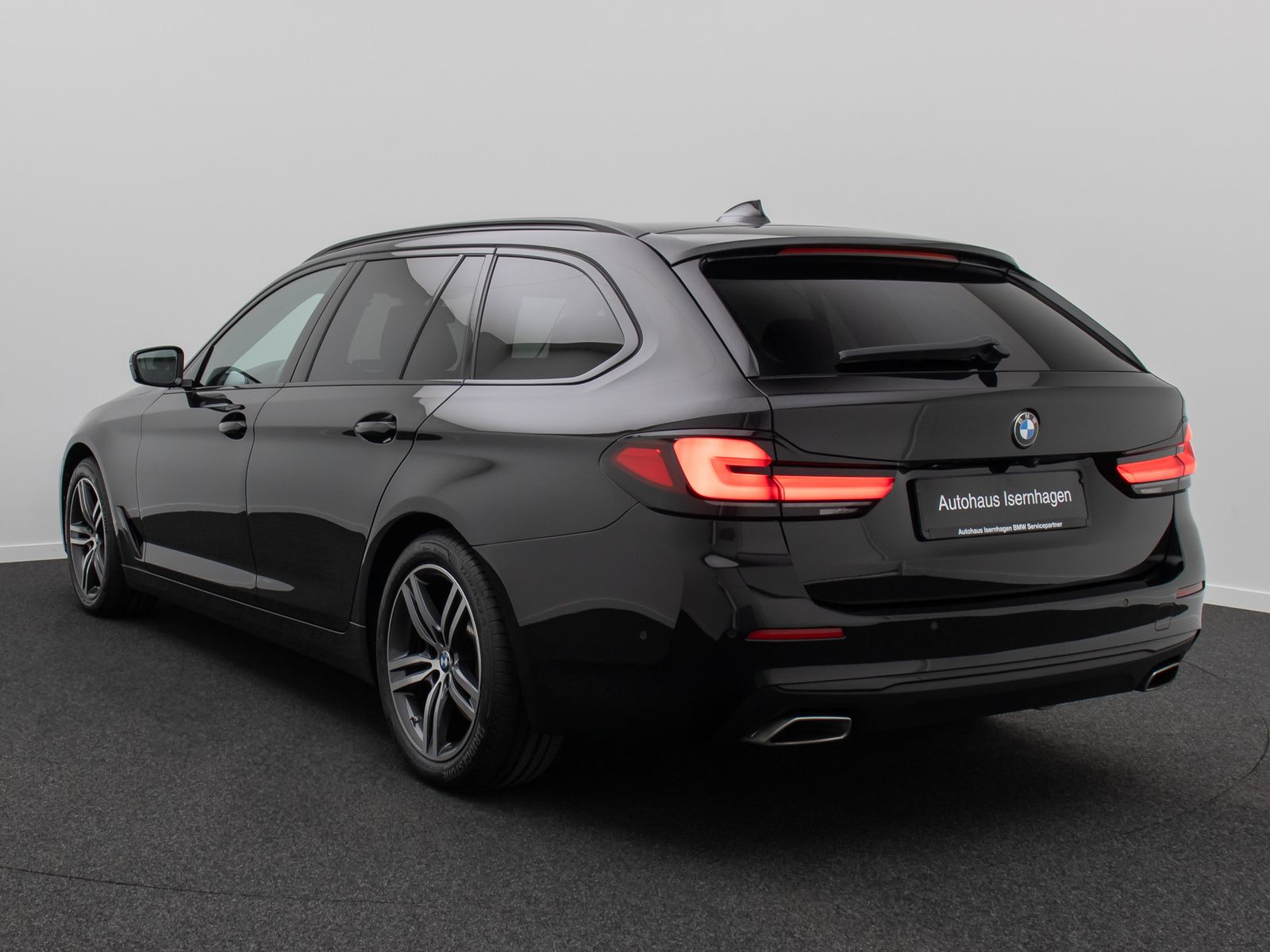 Fahrzeugabbildung BMW 520d xD Sport HUD DAB Leder 4xKlima Laser AHK