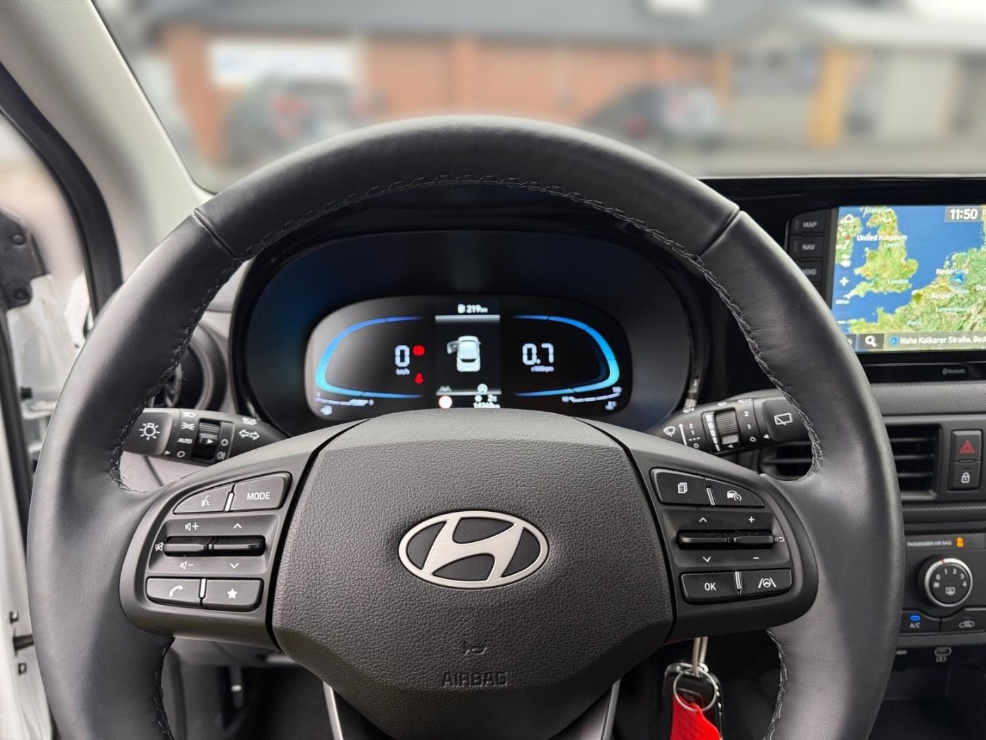 Fahrzeugabbildung Hyundai i10 FL 1.0 MT 2WD Trend Klima Parksensoren