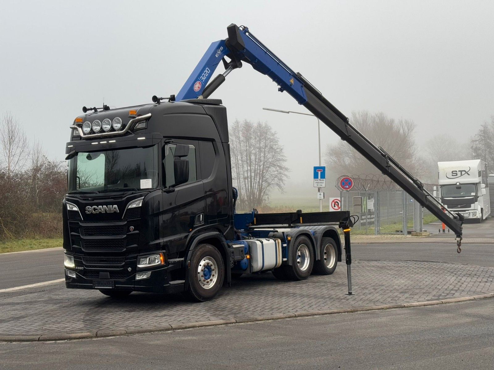 Fahrzeugabbildung Scania R580 V8 HMF 3220-K4 Kran Funk 66 t