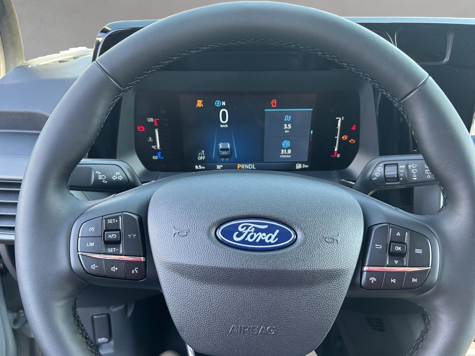 Fahrzeugabbildung Ford Tourneo Courier Titanium Automatik