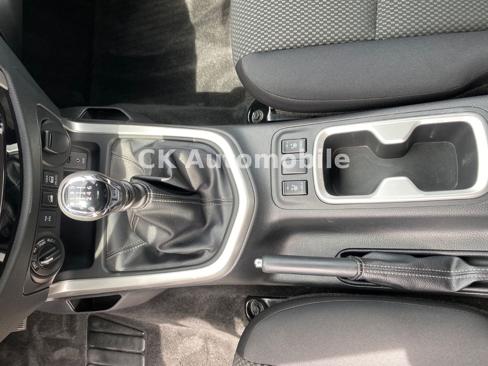 Fahrzeugabbildung Nissan Navara NP300 Acenta King Cab 4x4/AHK 3500 KG