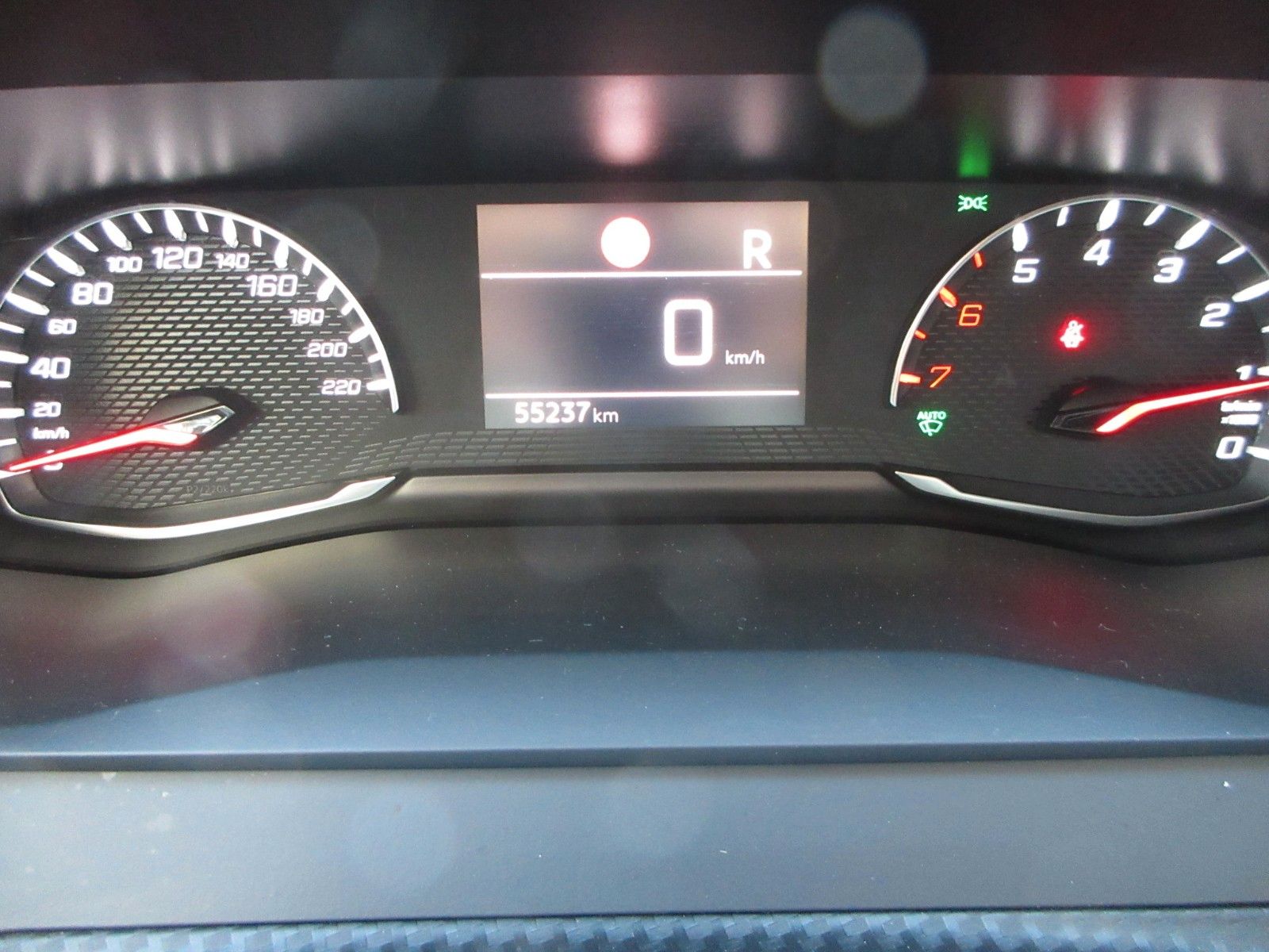 Fahrzeugabbildung Peugeot 2008 Allure 1.2T LED/NAVI/PDC/R´CAM/ALU