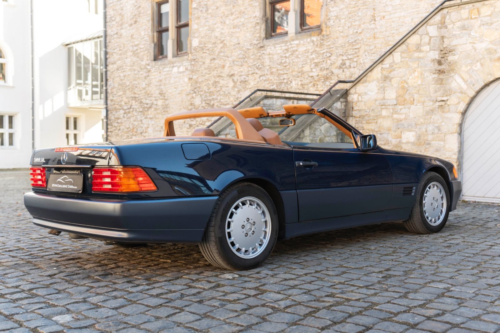 Fahrzeugabbildung Mercedes-Benz SL 500 TEMPOMAT ELEK.SITZE LEDER