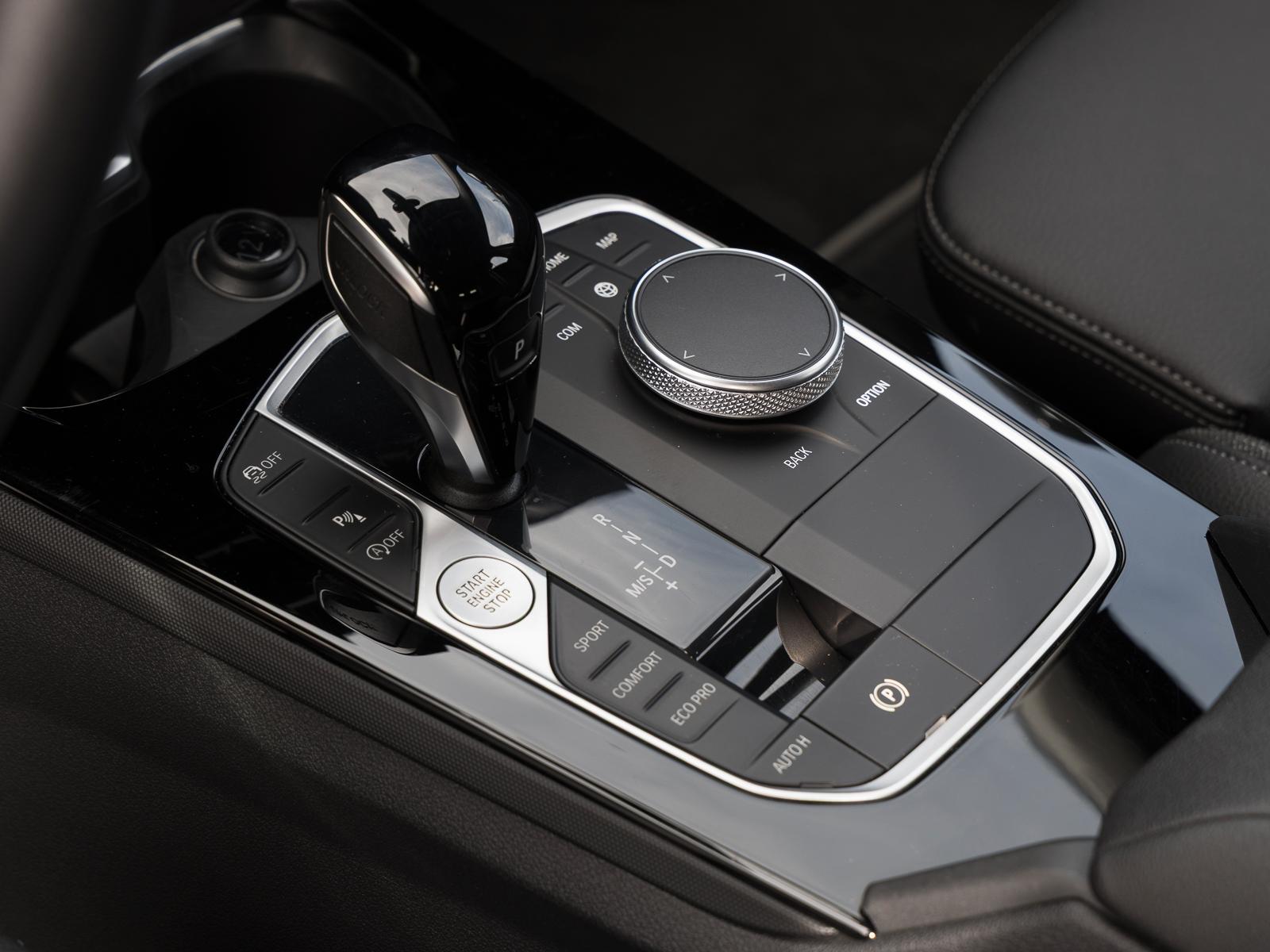 BMW 118i Sport Line NAVI GJ-REIFEN SHADOW-LINE LED P