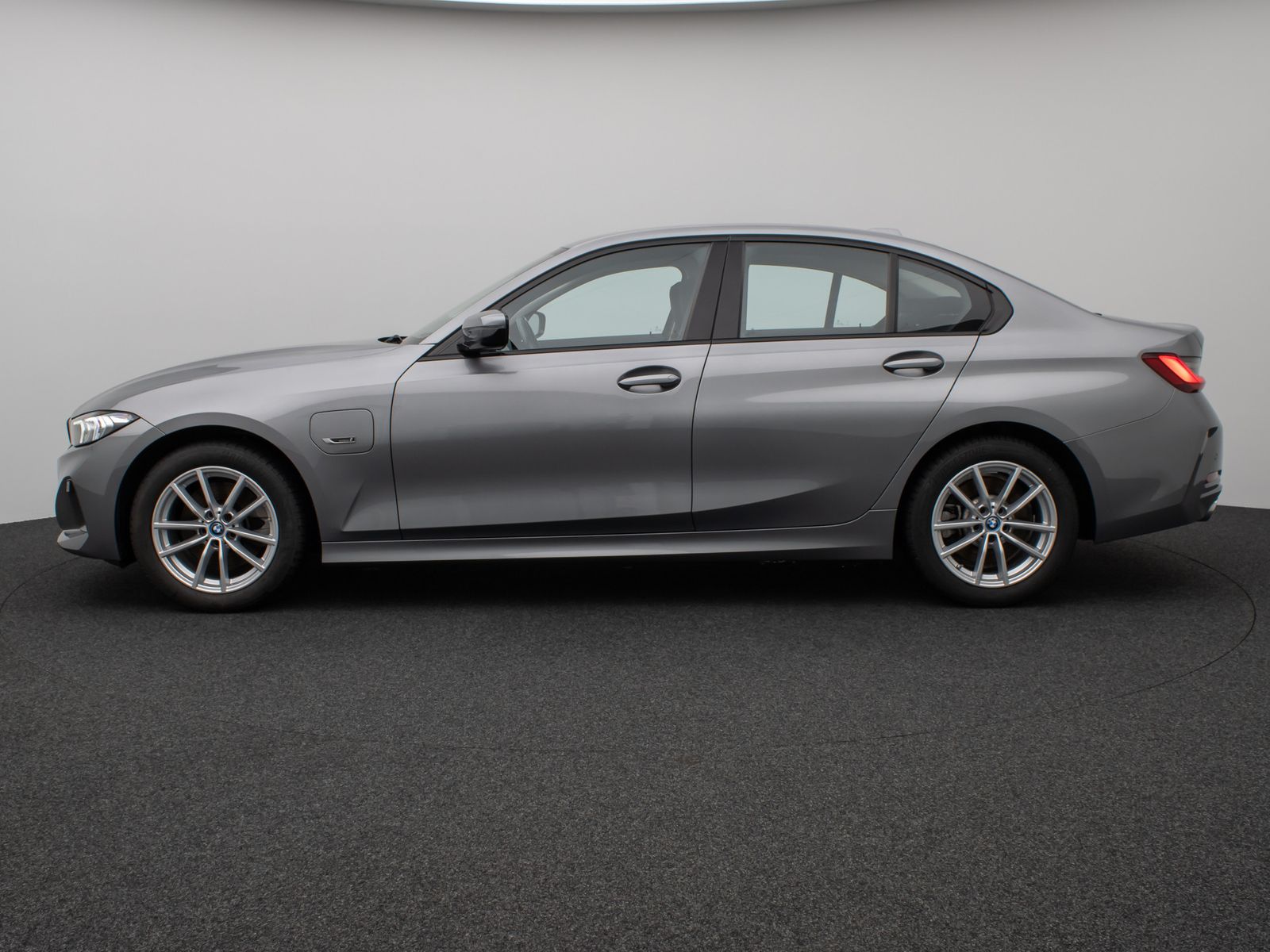 Fahrzeugabbildung BMW 320e DAB HUD Komfort LED Sport Stop&Go 17Zoll