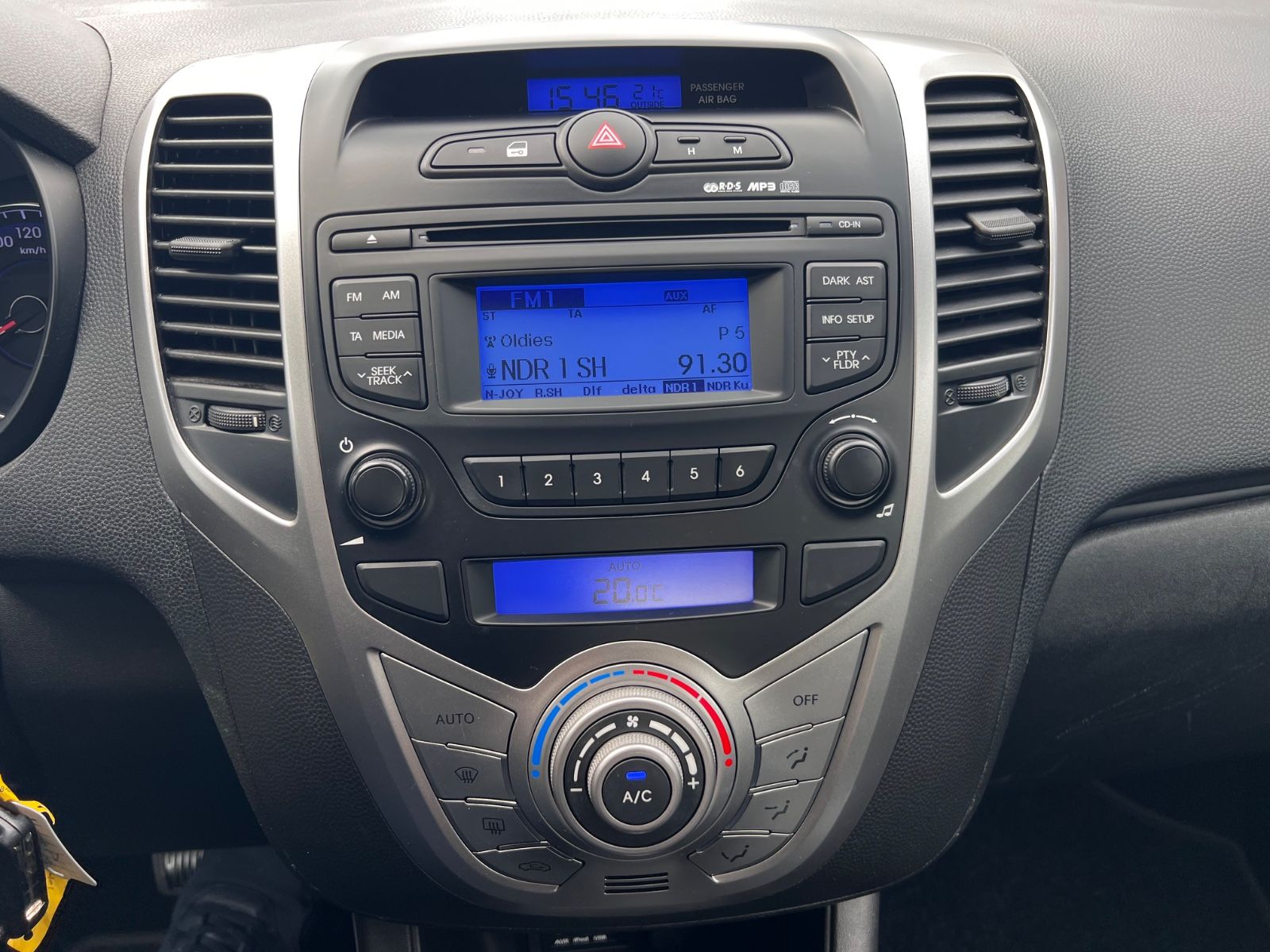 ix20 1.6 Style Automatik * 96.000km*AHK*Klima*