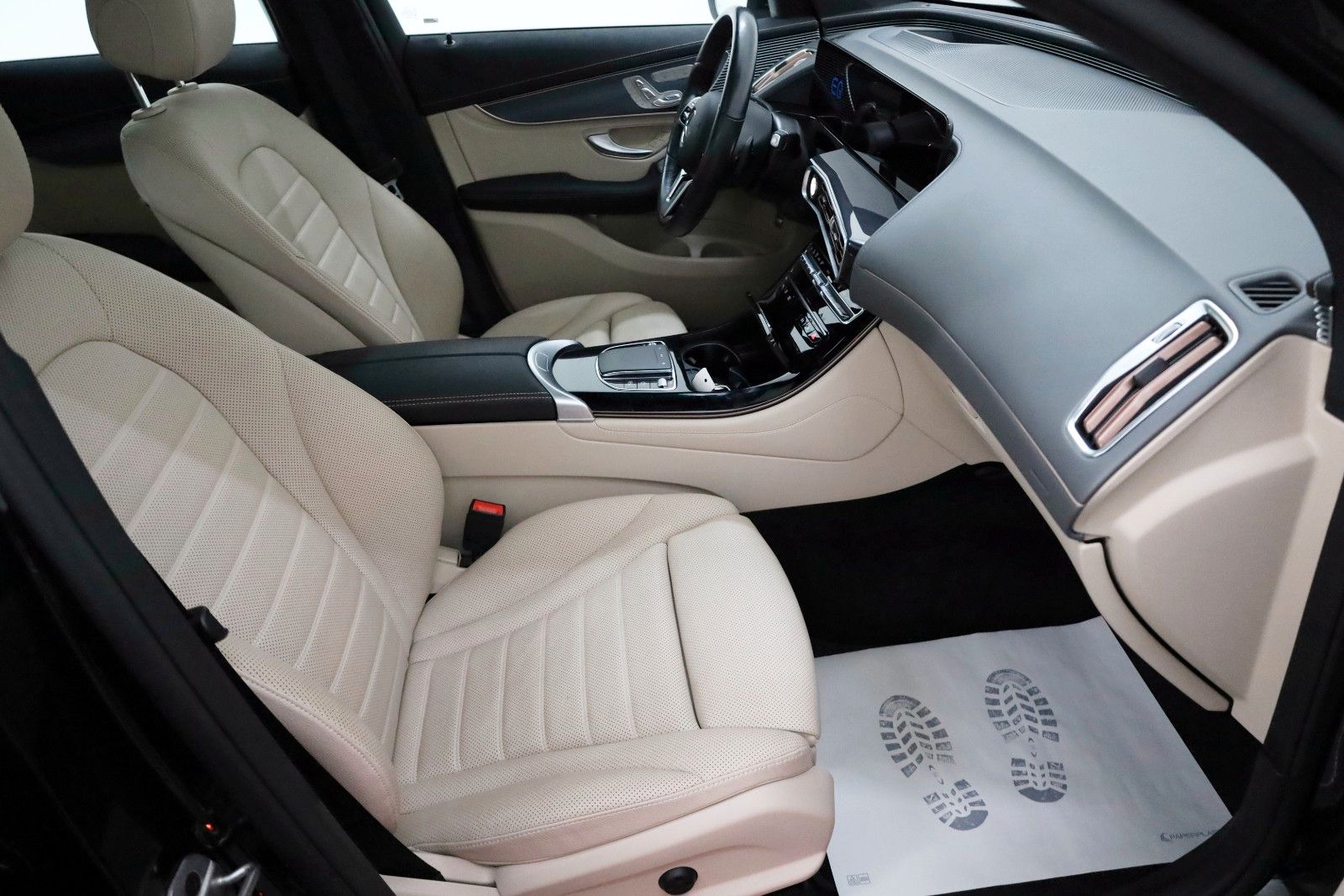 Fahrzeugabbildung Mercedes-Benz EQC 400 4M,Leder,HUD,360°Kam.,SD,ACC,Sitzlüftung