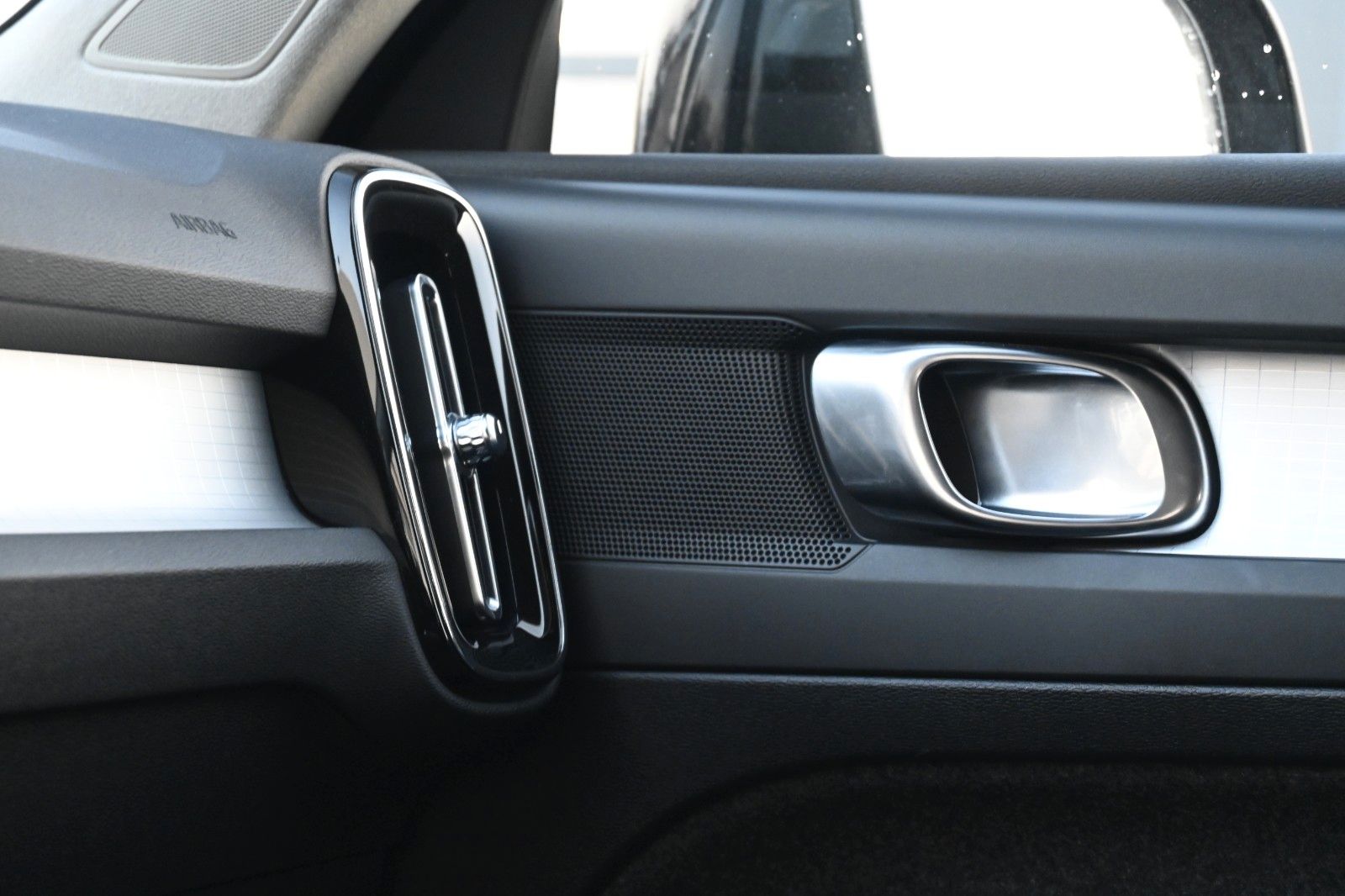 Fahrzeugabbildung Volvo XC40 T3 Benzin Momentum*RFK*FSHZG*