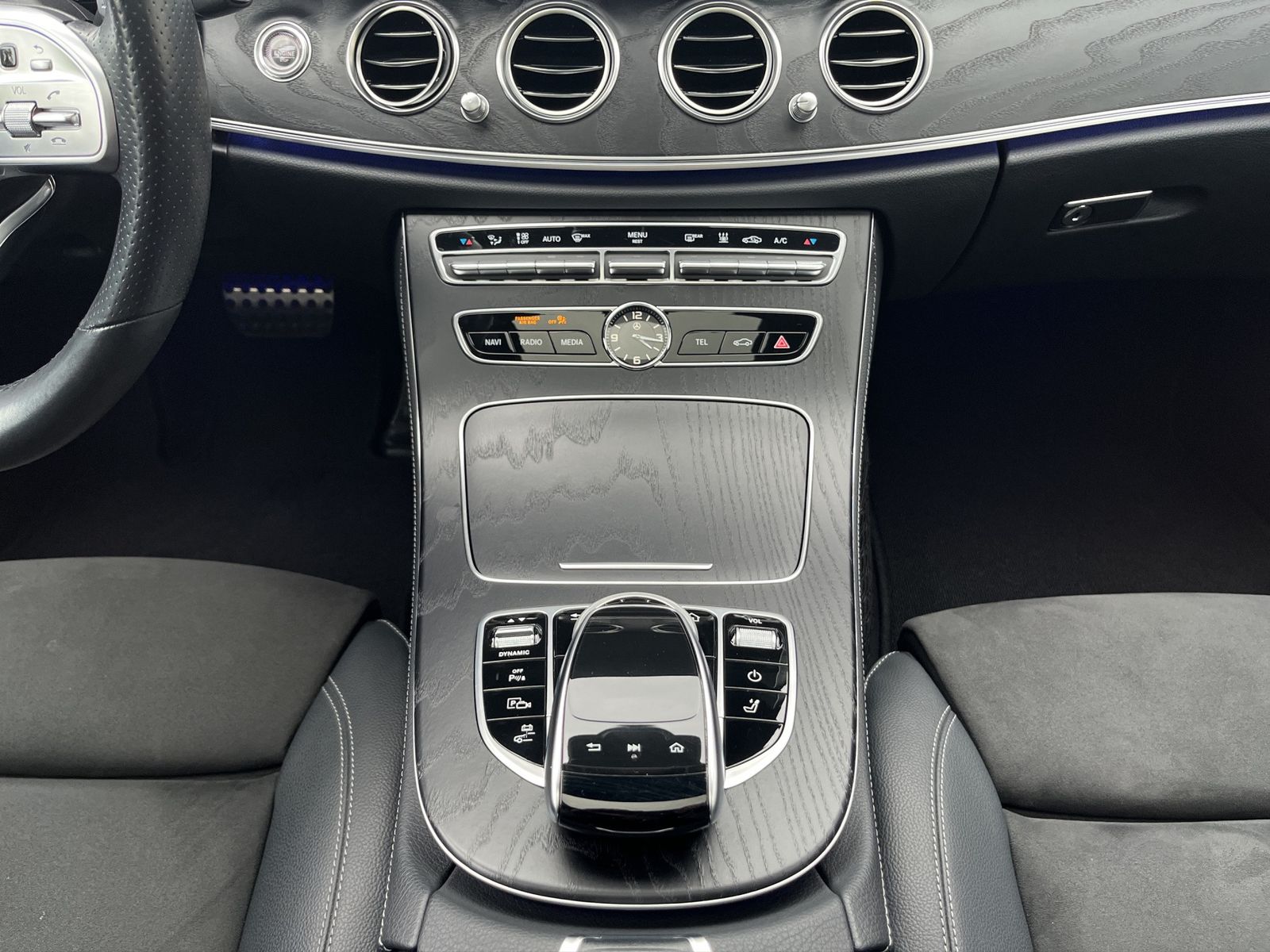 Fahrzeugabbildung Mercedes-Benz E 300 de*AMG Line*LED*ViCo*HUD*SHZ*PDC*Kamera***