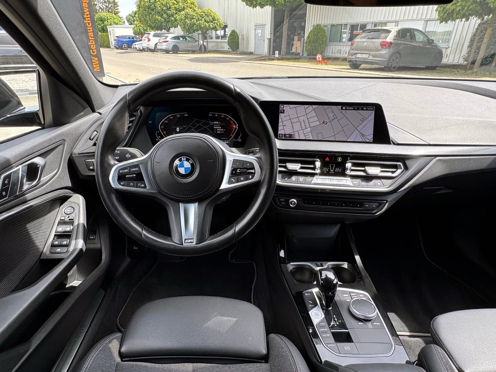 Fahrzeugabbildung BMW 118i Steptr. Sport-Line LED SHZ PDC CarPlay NAV