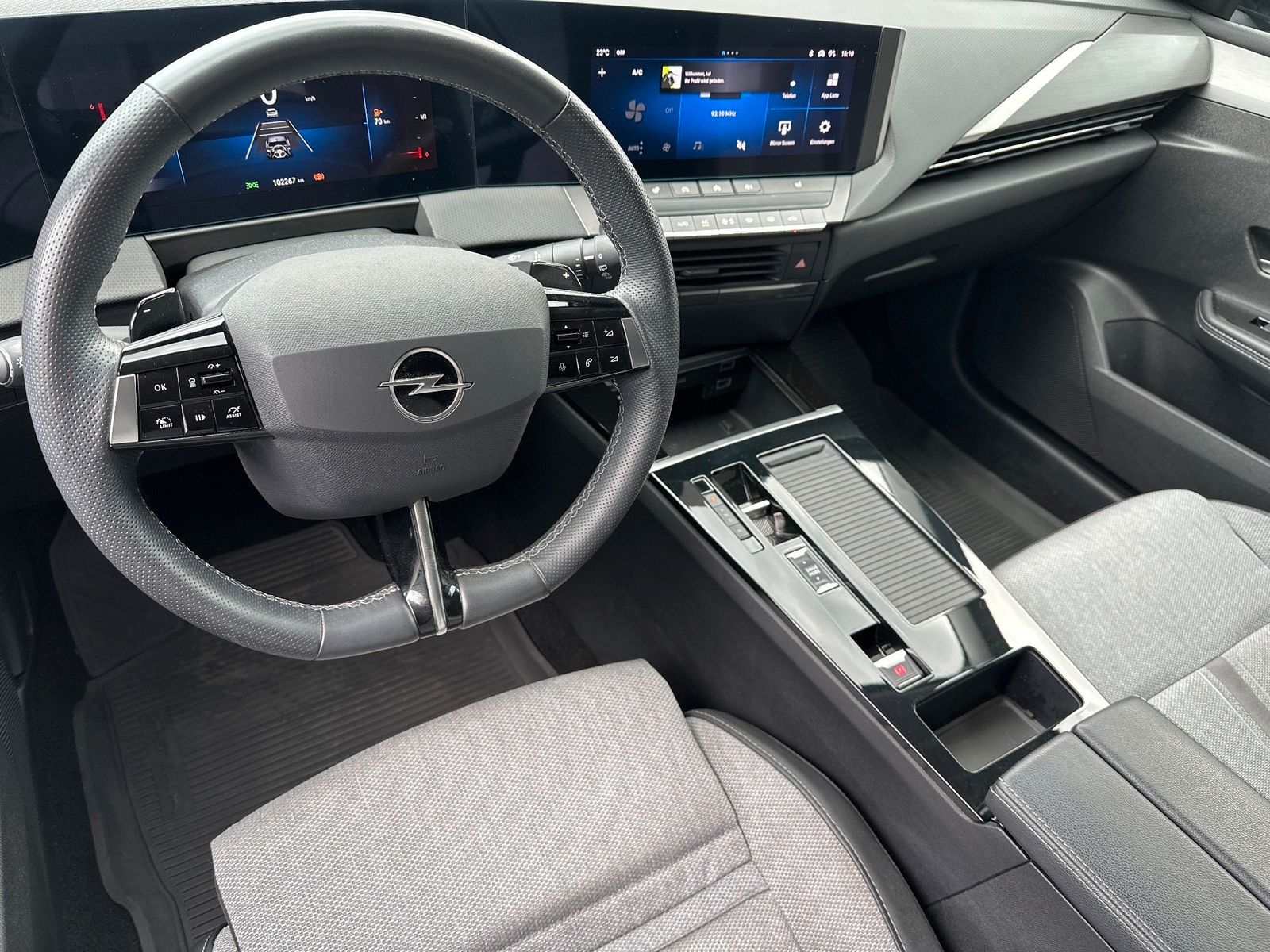 Fahrzeugabbildung Opel Astra SpT 1.5 D Aut Business Elegance NAV+LED