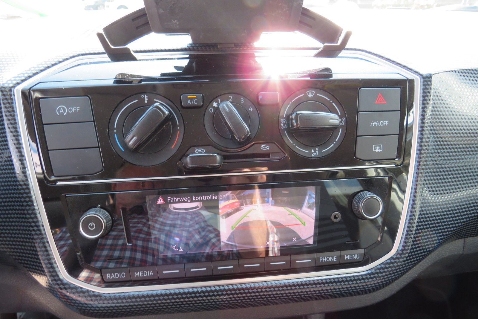 Fahrzeugabbildung Volkswagen up! 4 TÜREN KLIMA TELVOR DAB KAMERA PDC GRA 1.H
