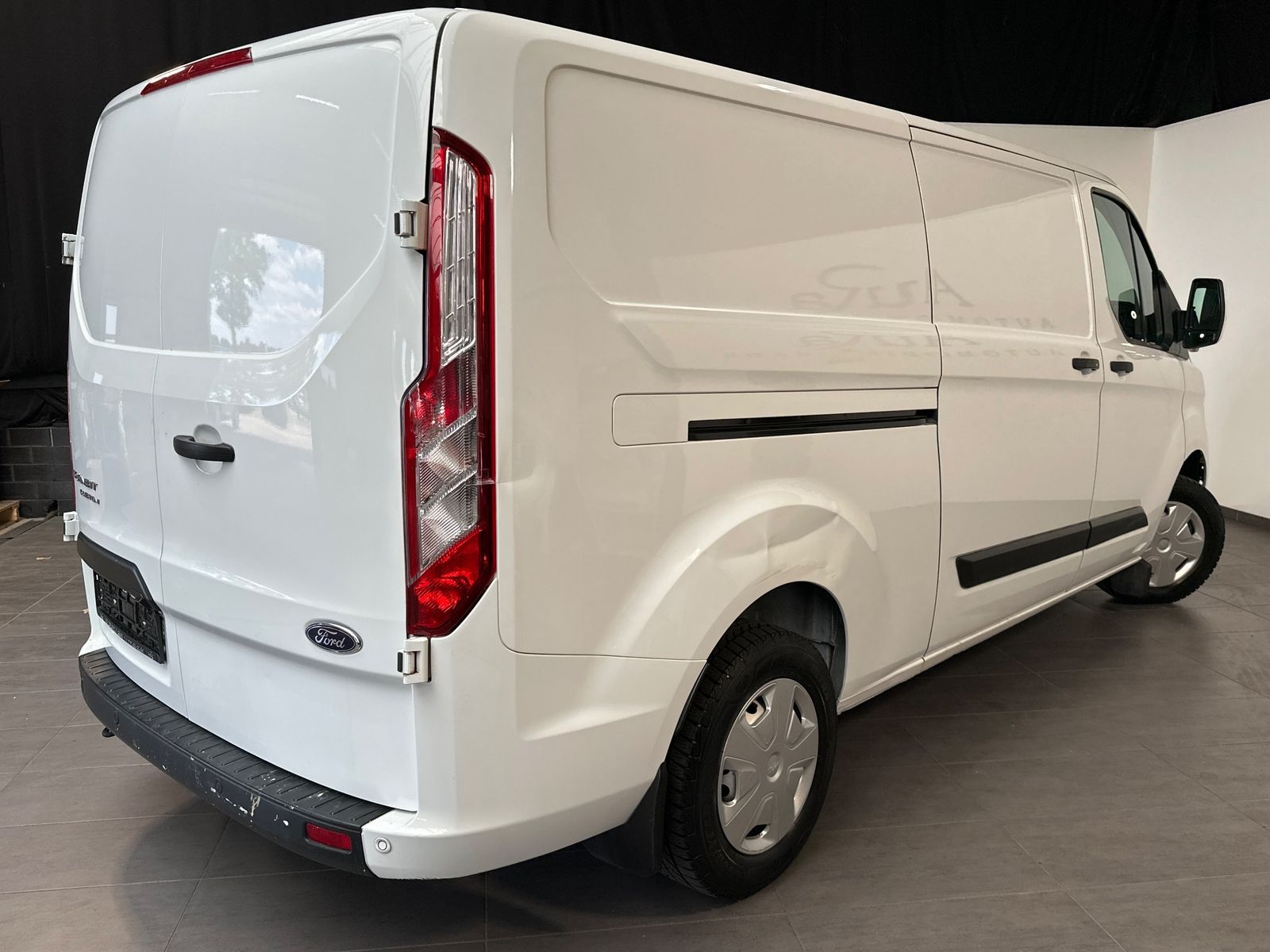 Fahrzeugabbildung Ford Transit Custom 300 L2 2.0 TDCi NAV+KLIMA+SHZ+PP