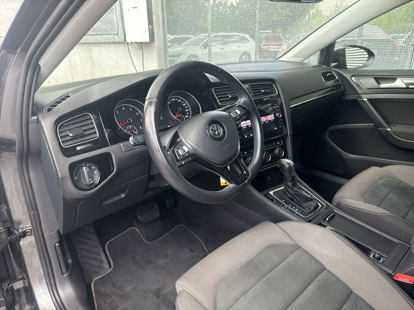 Fahrzeugabbildung Volkswagen Golf VII 1.5 TSI DSG R-Line LED NAVI SHZ ACC