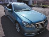 Mercedes-Benz E 250 CGI T BlueEFFICIENCY AVANTGARDE AVANTGARDE - Mercedes-Benz E 250: Blau