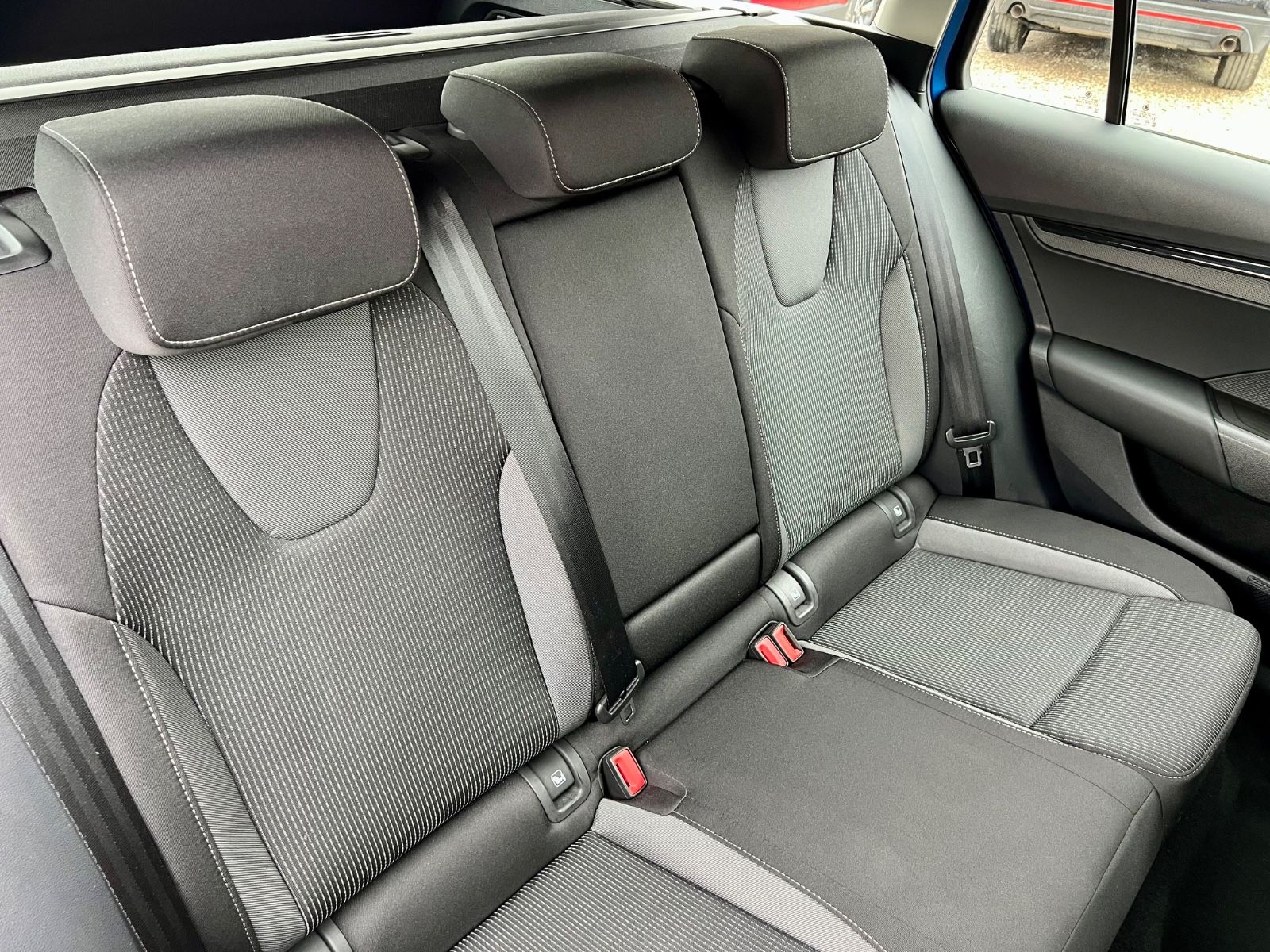 SKODA Octavia Combi 2.0 TDI AAC PDC NAVI AHK LED