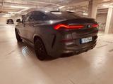 BMW X6 M50i Scheckheftgepflegt Restgarantie bei bmw  - graue BMW X6 M50